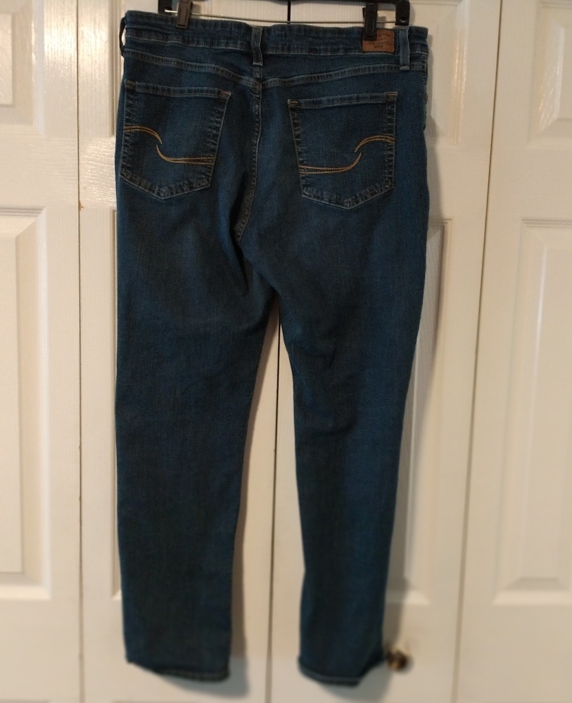 Levi's Mid Rise Straight Jeans